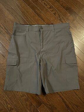 Orvis Men's Cargo Shorts in Charcoal Size 38